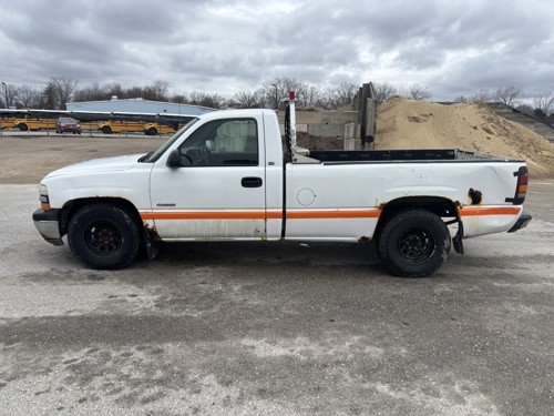 Tow Out 2001 Chevy 1500 2WD Truck 104532 Miles Offsite: Marysville, MI — photo 1